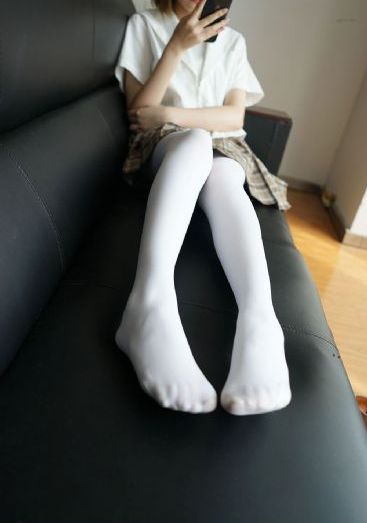 《漂亮的女邻居》在线